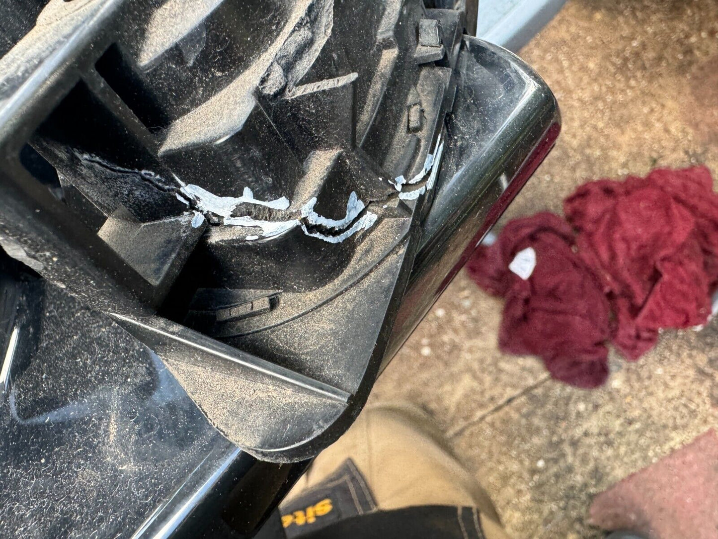 Range Rover Sport L494 LHD (15-22) Left Side Door Mirror FK62-17683-BC BROKEN!