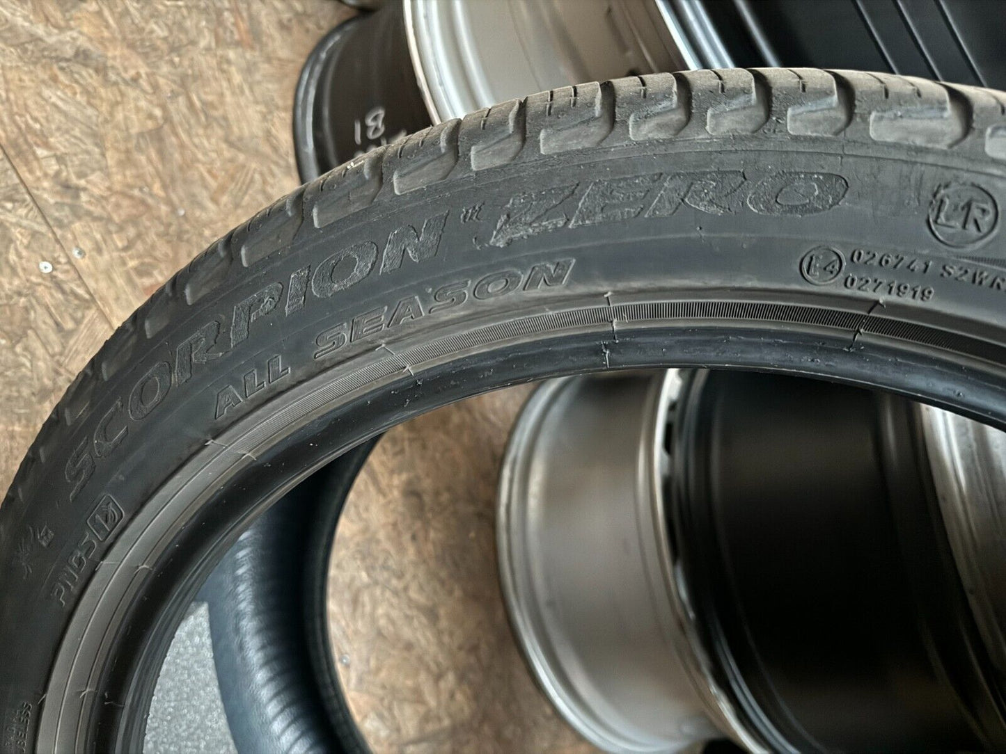 275 40 22 Pirelli Scorpion Zero LR 4mm