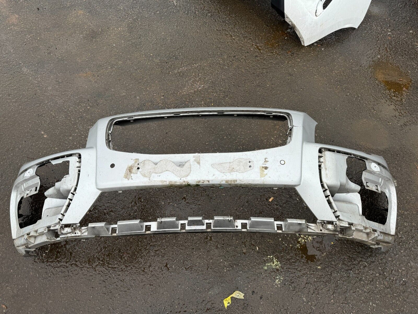 VOLVO XC70 2007-15 GENUINE FRONT BUMPER 30678678