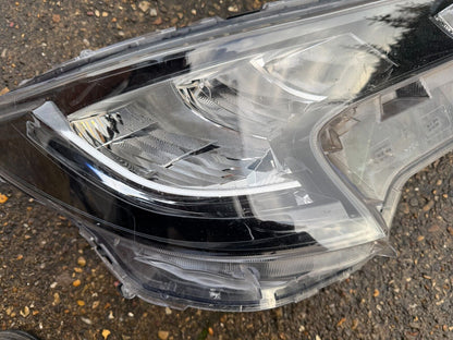 GENUINE TOYOTA COROLLA LED RIGHT HEADLIGHT 90179837 81110-02T00 BROKEN LUGS