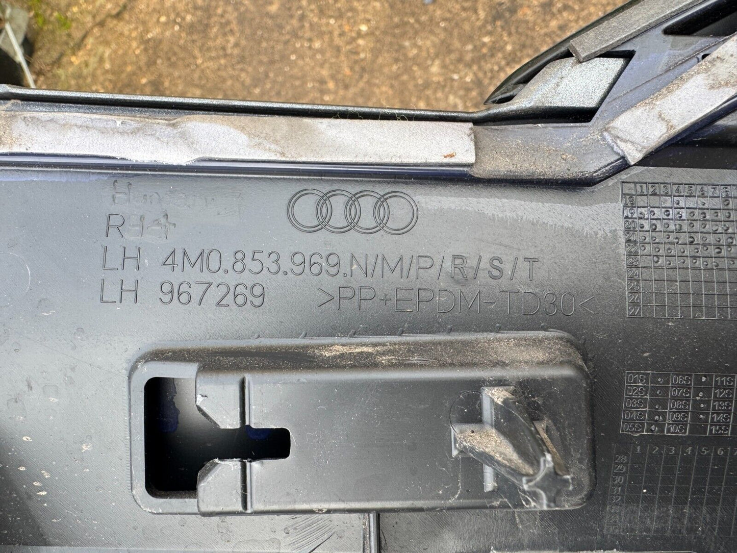 Genuine Audi Q7 2016-on lower door trim moulding (rear left) 4M0853969P GRU