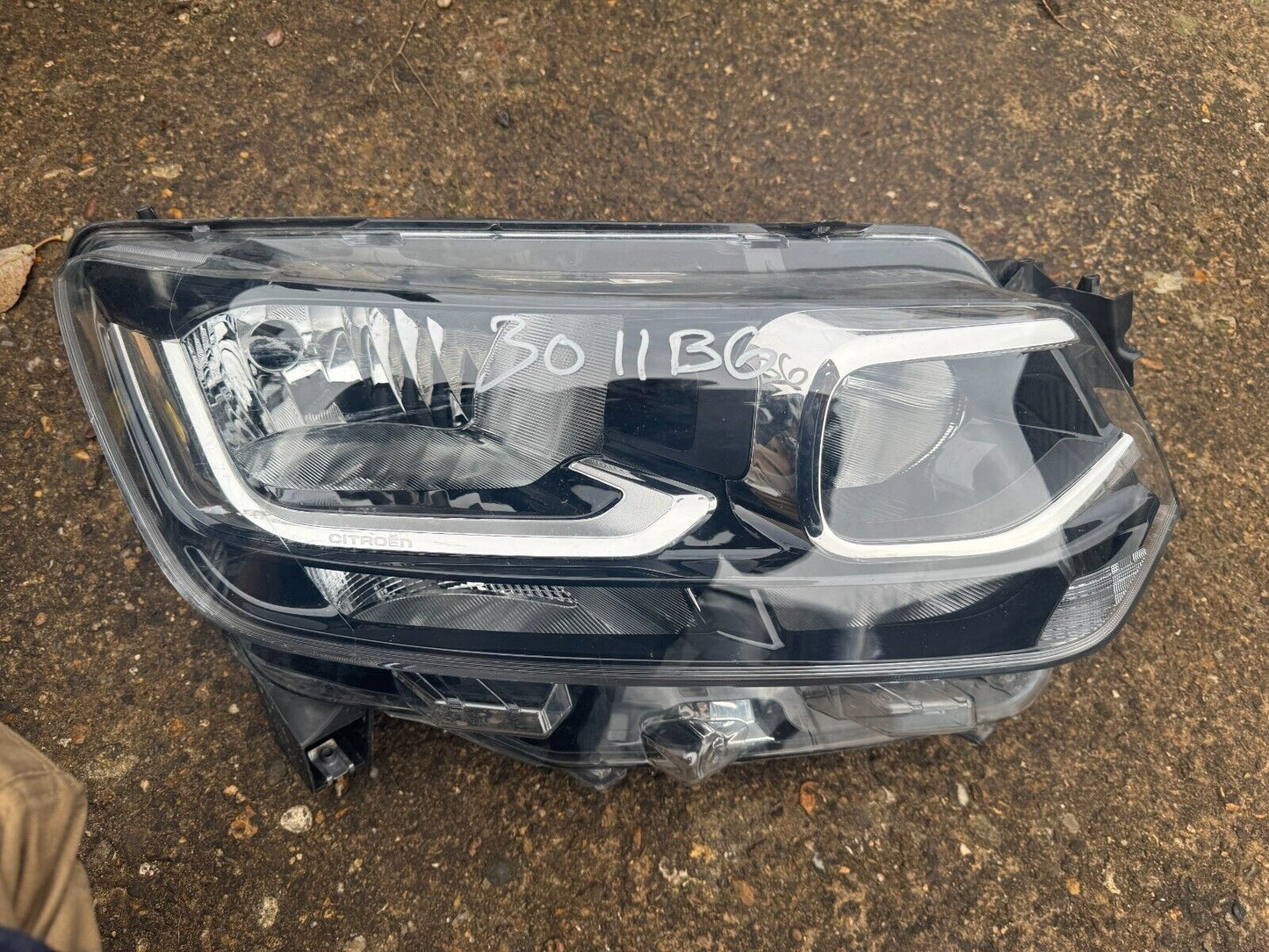 2023 CITROEN BERLINGO HEADLIGHT DRIVER SIDE RIGHT 9816824080 DAMAGED