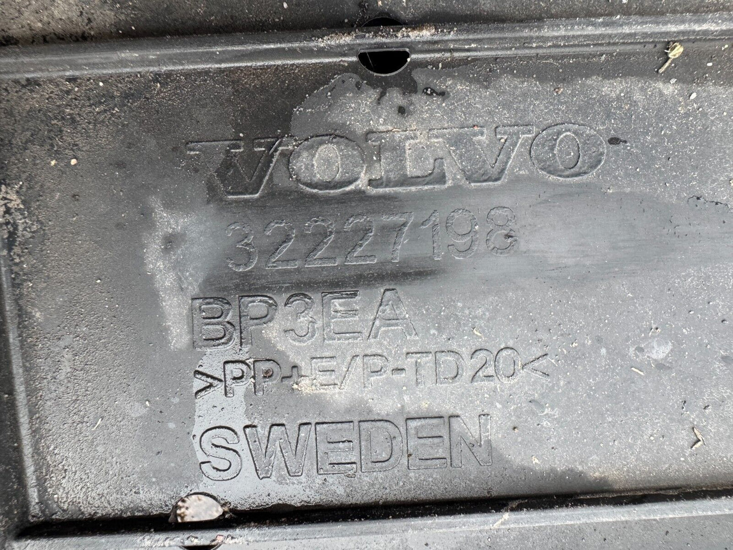 2020 Volvo V60 Front Bumper Under Tray 2018 ON 32227198 Genuine NEXT DAY DELIVER