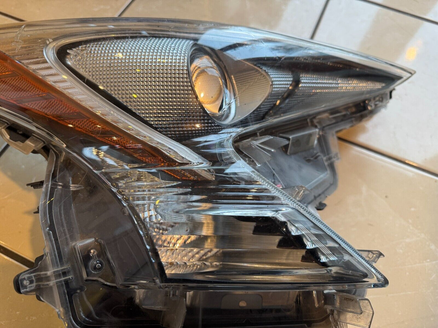 TOYOTA PRIUS HYBRID (2016 - 2018) HEADLIGHT HEADLAMP LED RIGHT DAMAGED