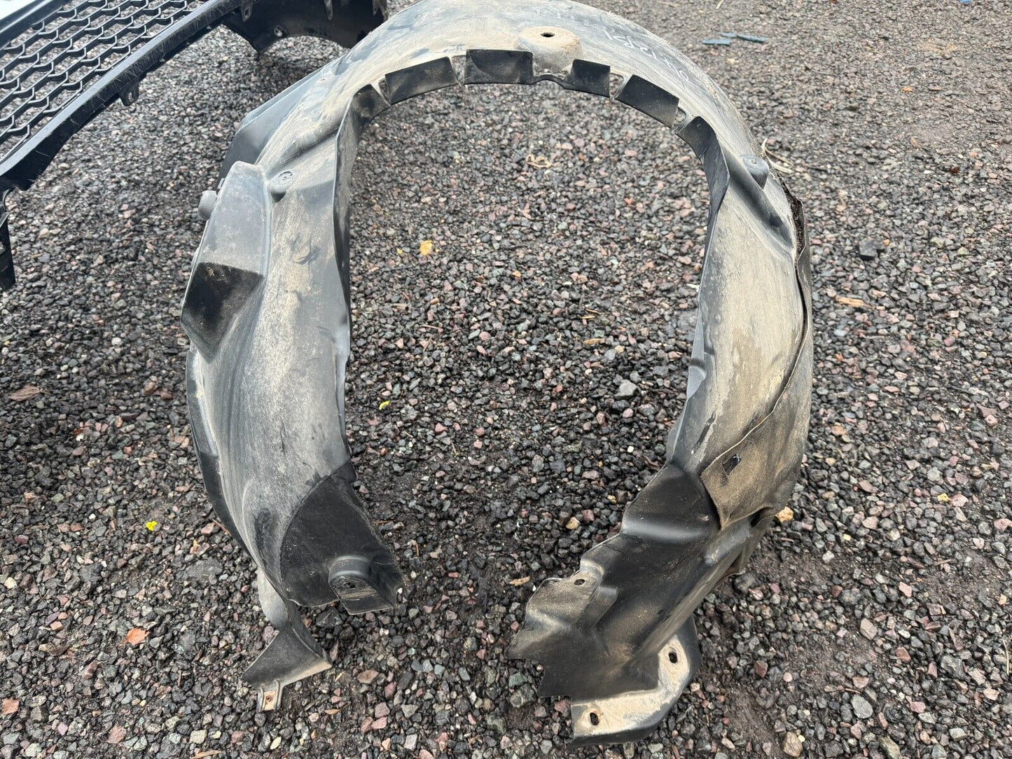 JAGUAR F PACE X761 FRONT RIGHT SIDE WHEEL ARCH LINER GENUINE