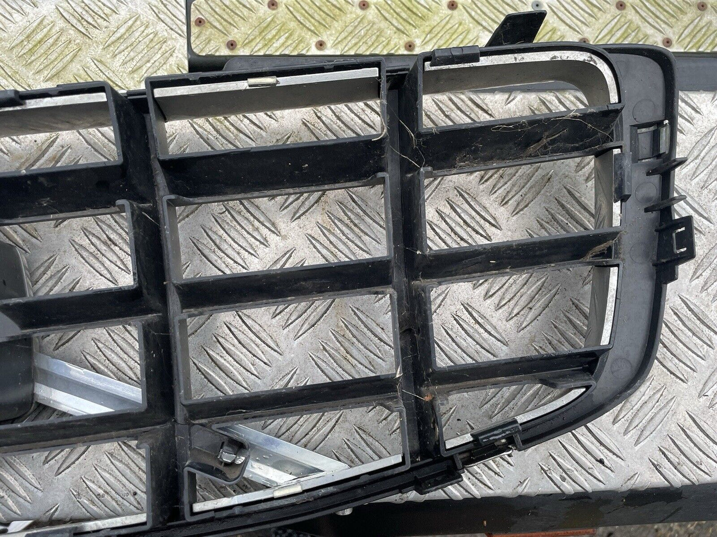 VOLVO XC70 MK2 Radiator Grille 30678682 GENUINE