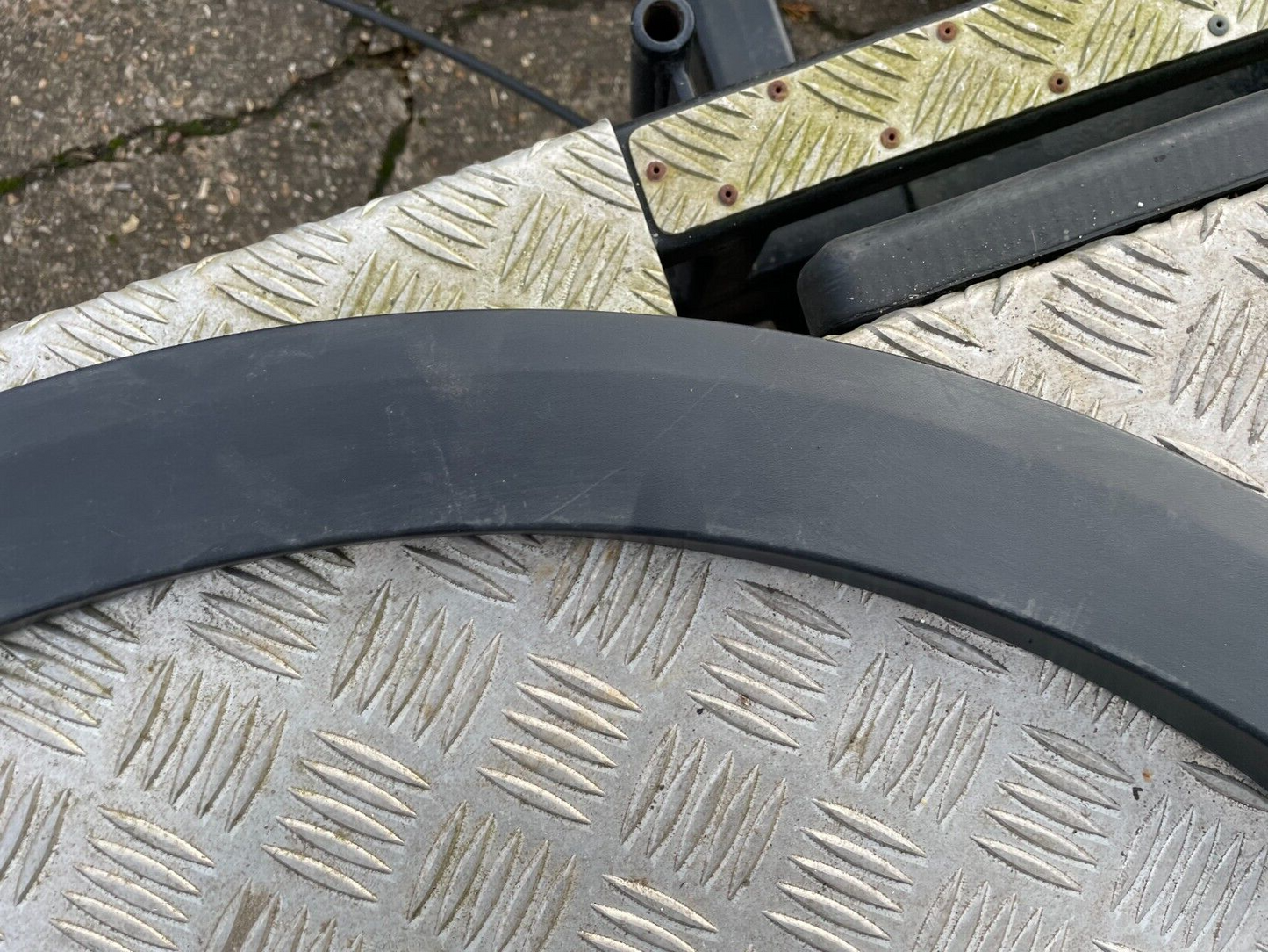 NEW GENUINE NISSAN QASHQAI J12 REAR RIGHT O/S WHEEL ARCH TRIM 938286UAOA