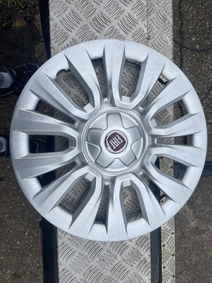 Fiat Wheel cover with part number 735601571