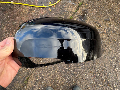 2024 Volvo XC90 right mirror cover 32132736 used onyx black scuffed