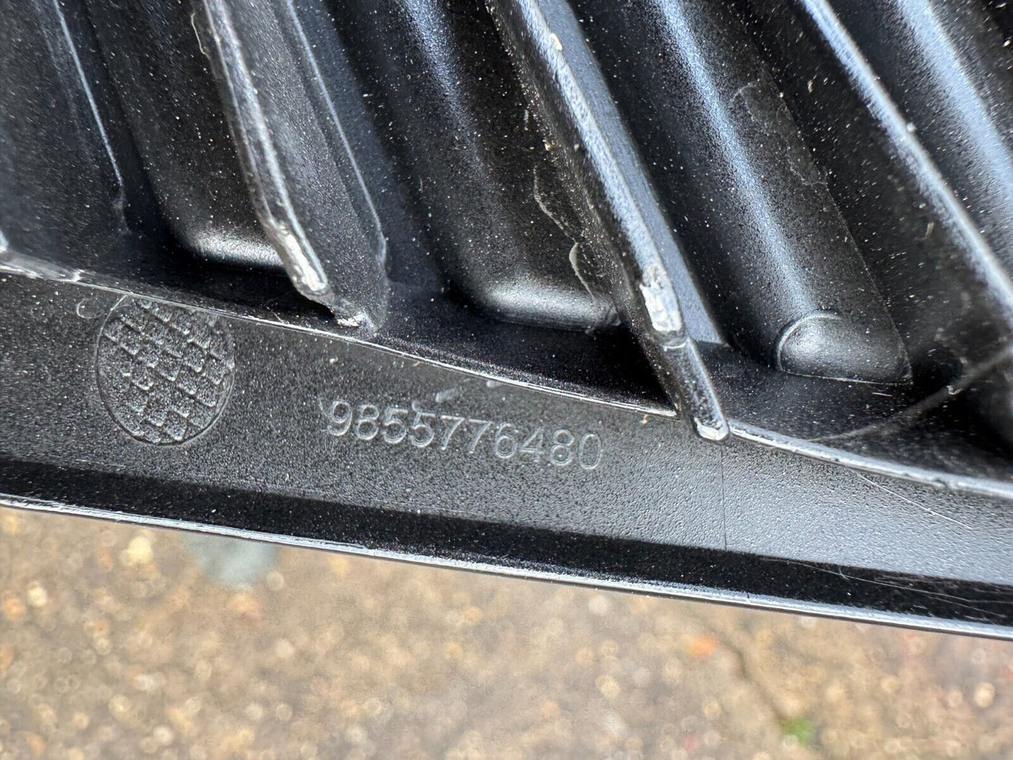 Peugeot 208 Vent 9855776480