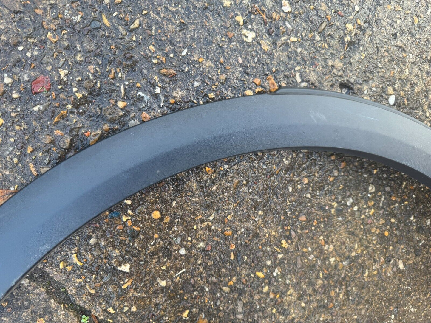 CITROËN DS3 Cabrio/ DS7 Rear Wheel Arch Trim Right 9817250177 Damaged