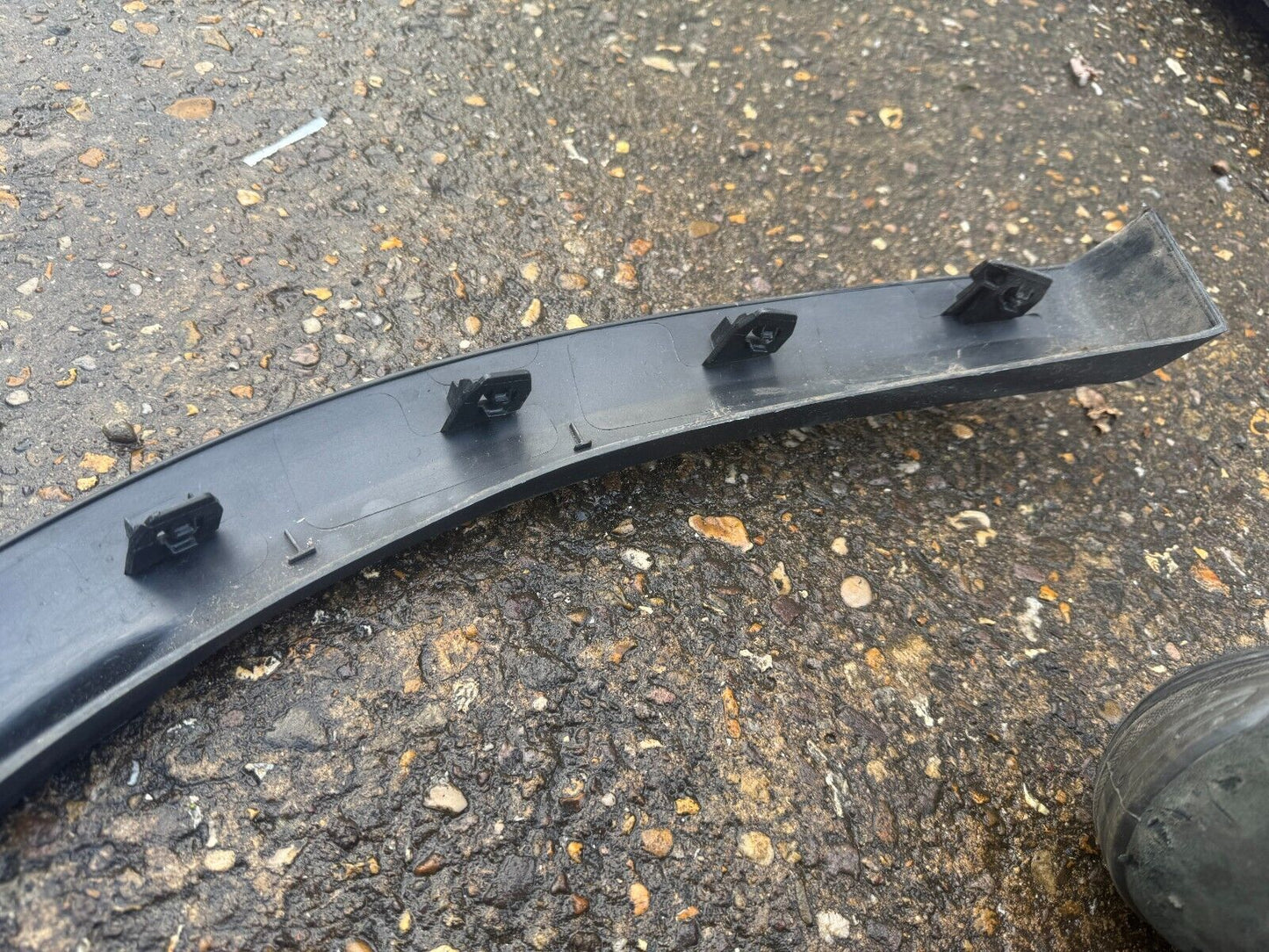 CITROËN DS3 Cabrio/ DS7 Rear Wheel Arch Trim Right 9817250177 Damaged