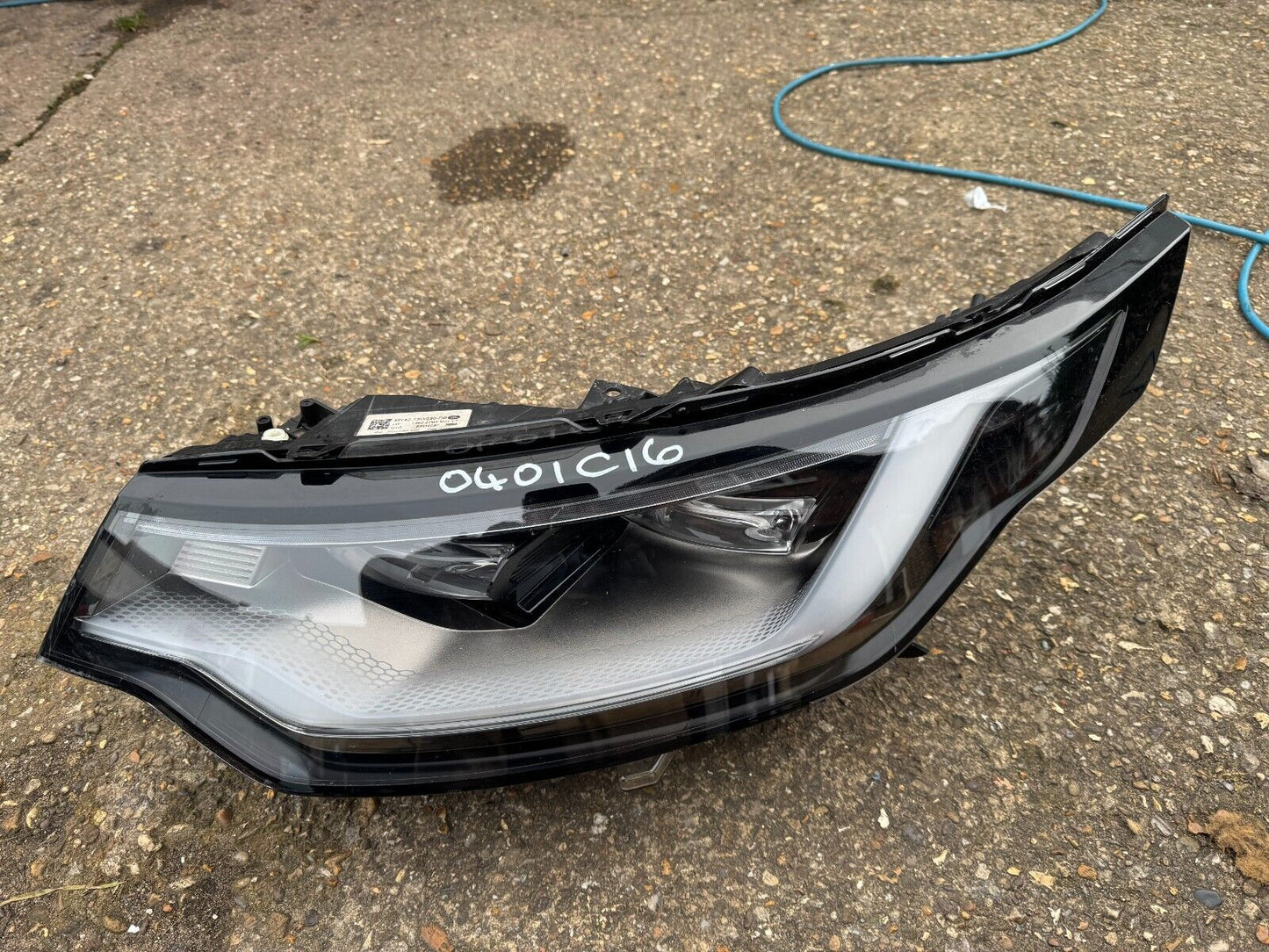 LAND ROVER DISCOVERY 5 L462 LEFT LED HEADLIGHT 2021-ON MY4213W030DB DAMAGED