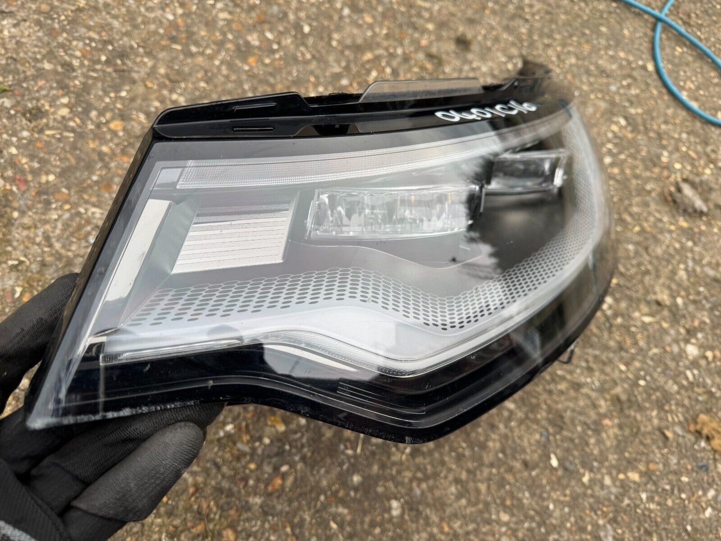 LAND ROVER DISCOVERY 5 L462 LEFT LED HEADLIGHT 2021-ON MY4213W030DB DAMAGED