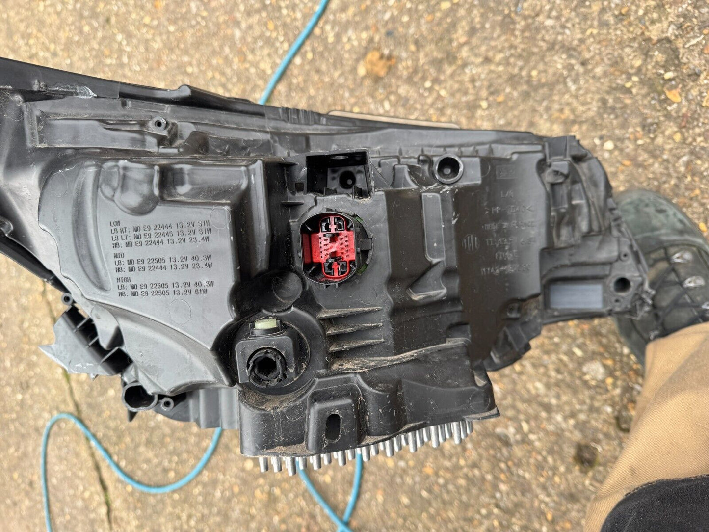 LAND ROVER DISCOVERY 5 L462 LEFT LED HEADLIGHT 2021-ON MY4213W030DB DAMAGED