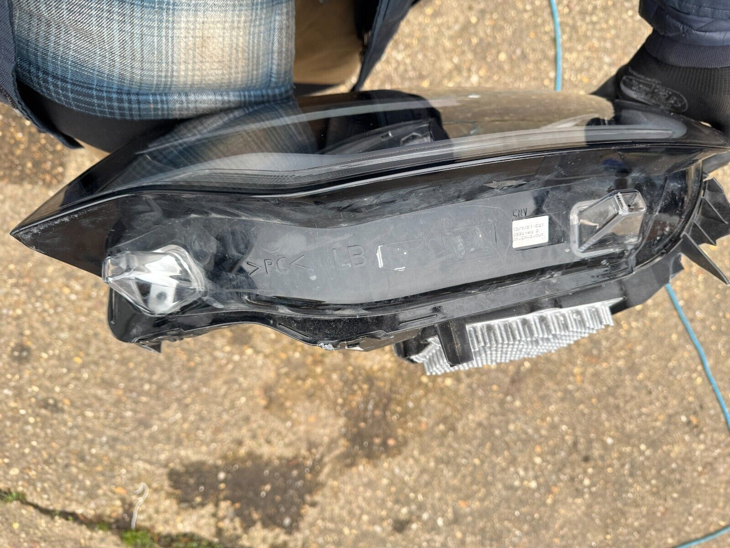 LAND ROVER DISCOVERY 5 L462 LEFT LED HEADLIGHT 2021-ON MY4213W030DB DAMAGED