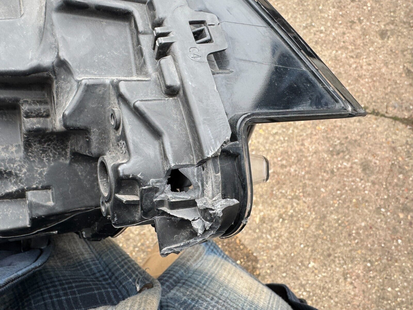 LAND ROVER DISCOVERY 5 L462 LEFT LED HEADLIGHT 2021-ON MY4213W030DB DAMAGED