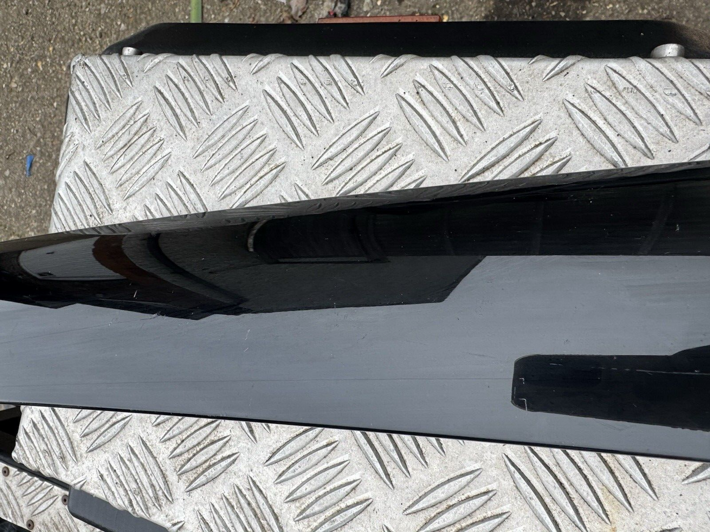 2022-2024 RANGE ROVER SPORT L461 A PILLAR WINDSCREEN EXTERIOR TRIM DRIVER RIGHT