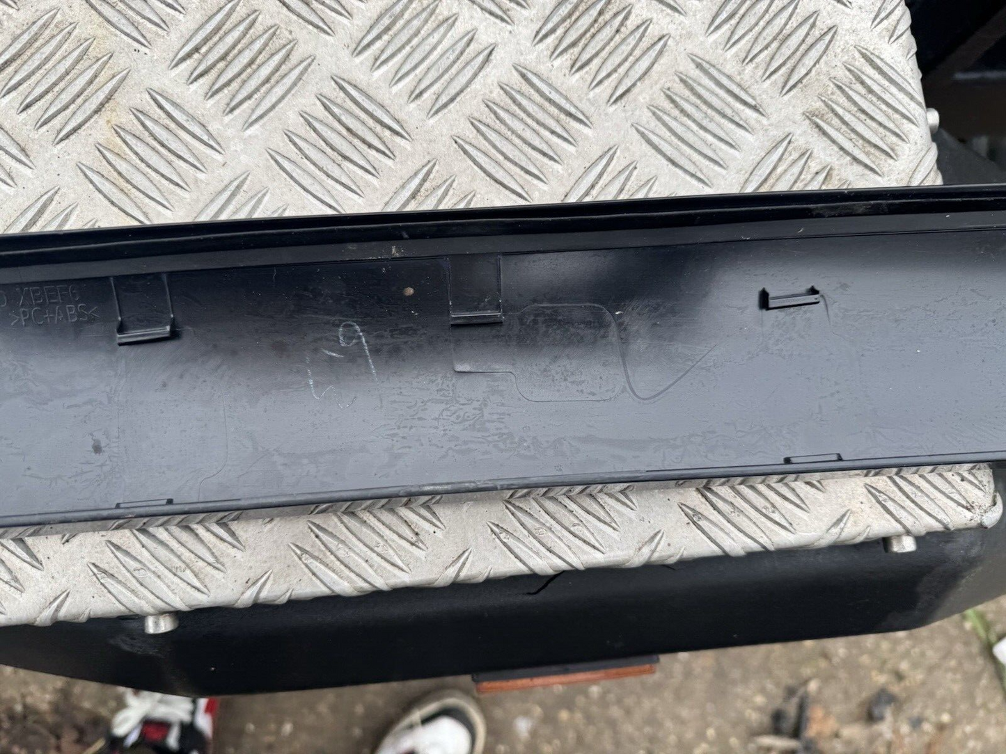 2022-2024 RANGE ROVER SPORT L461 A PILLAR WINDSCREEN EXTERIOR TRIM DRIVER RIGHT