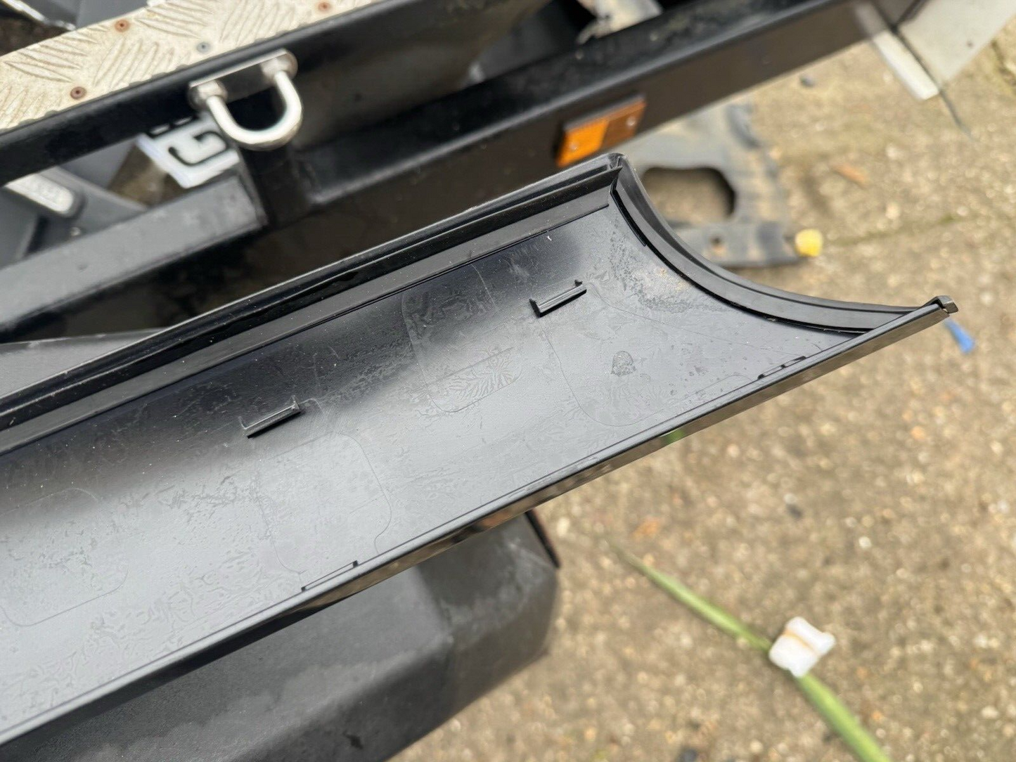 2022-2024 RANGE ROVER SPORT L461 A PILLAR WINDSCREEN EXTERIOR TRIM DRIVER RIGHT