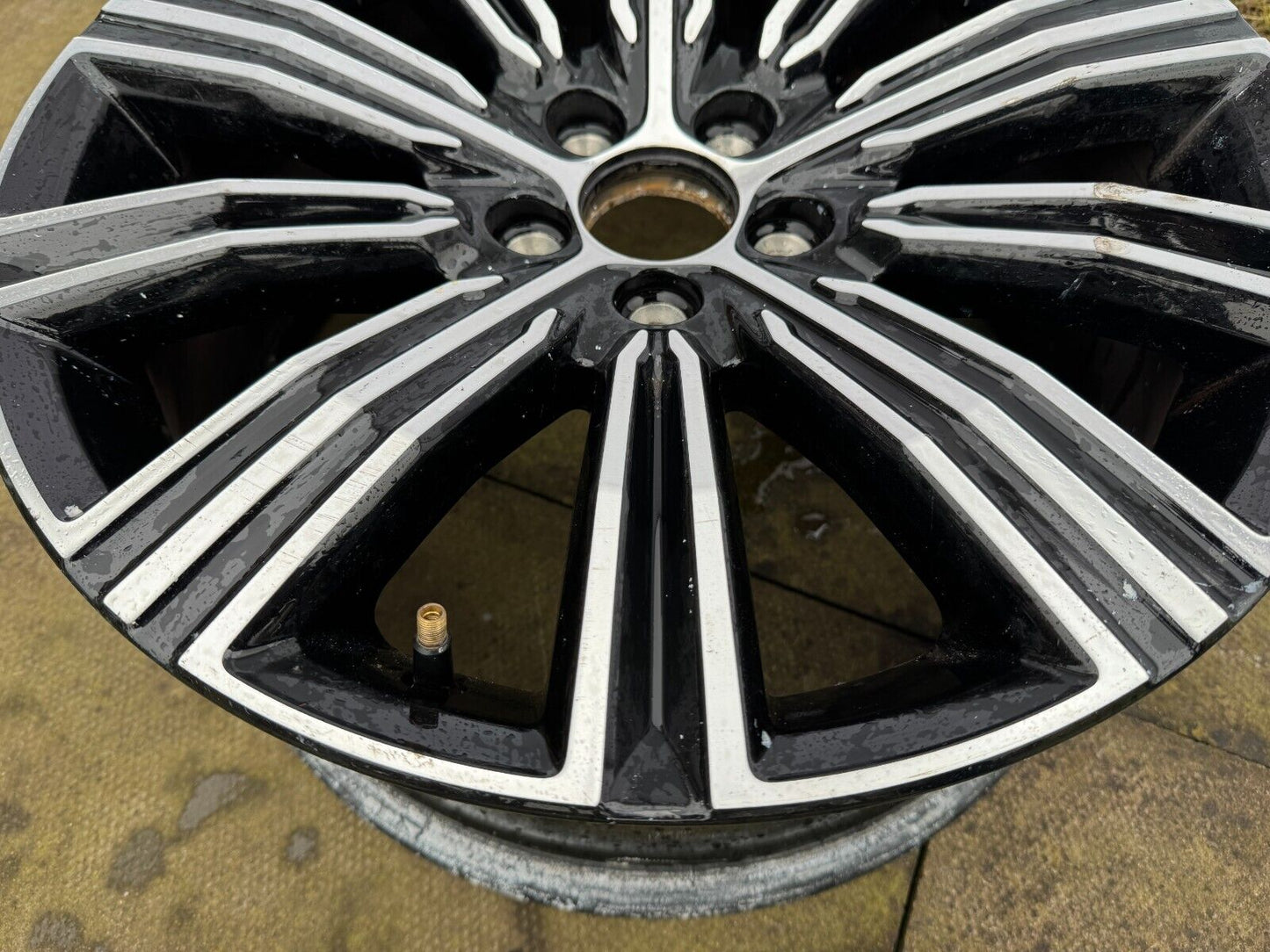 Genuine 2021 Volvo S60 V60 S90 V90 18" 8J single alloy wheel 31471312
