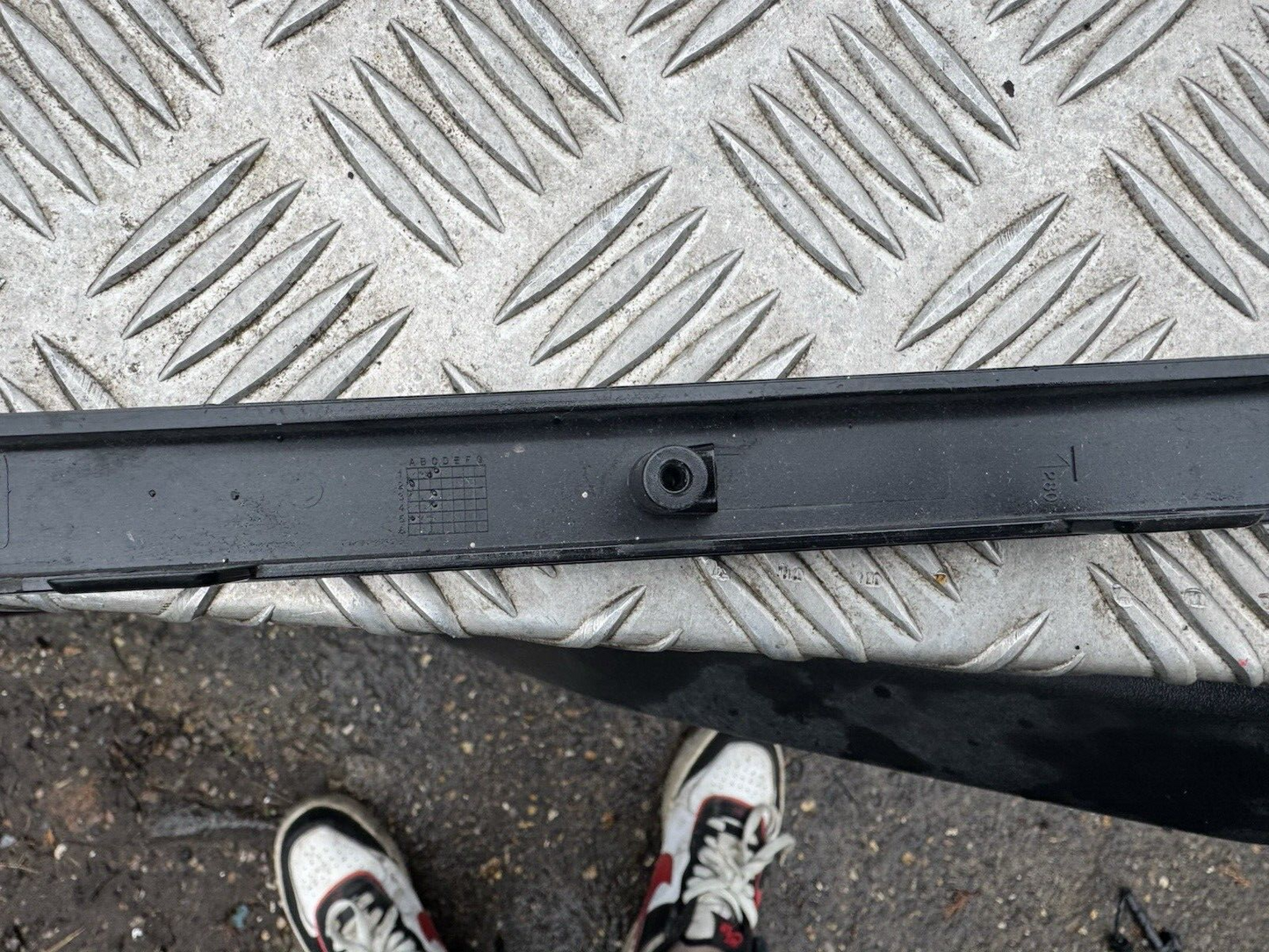 J9D3-17C774 Jaguar OE bumper trim center left jaguar i pace