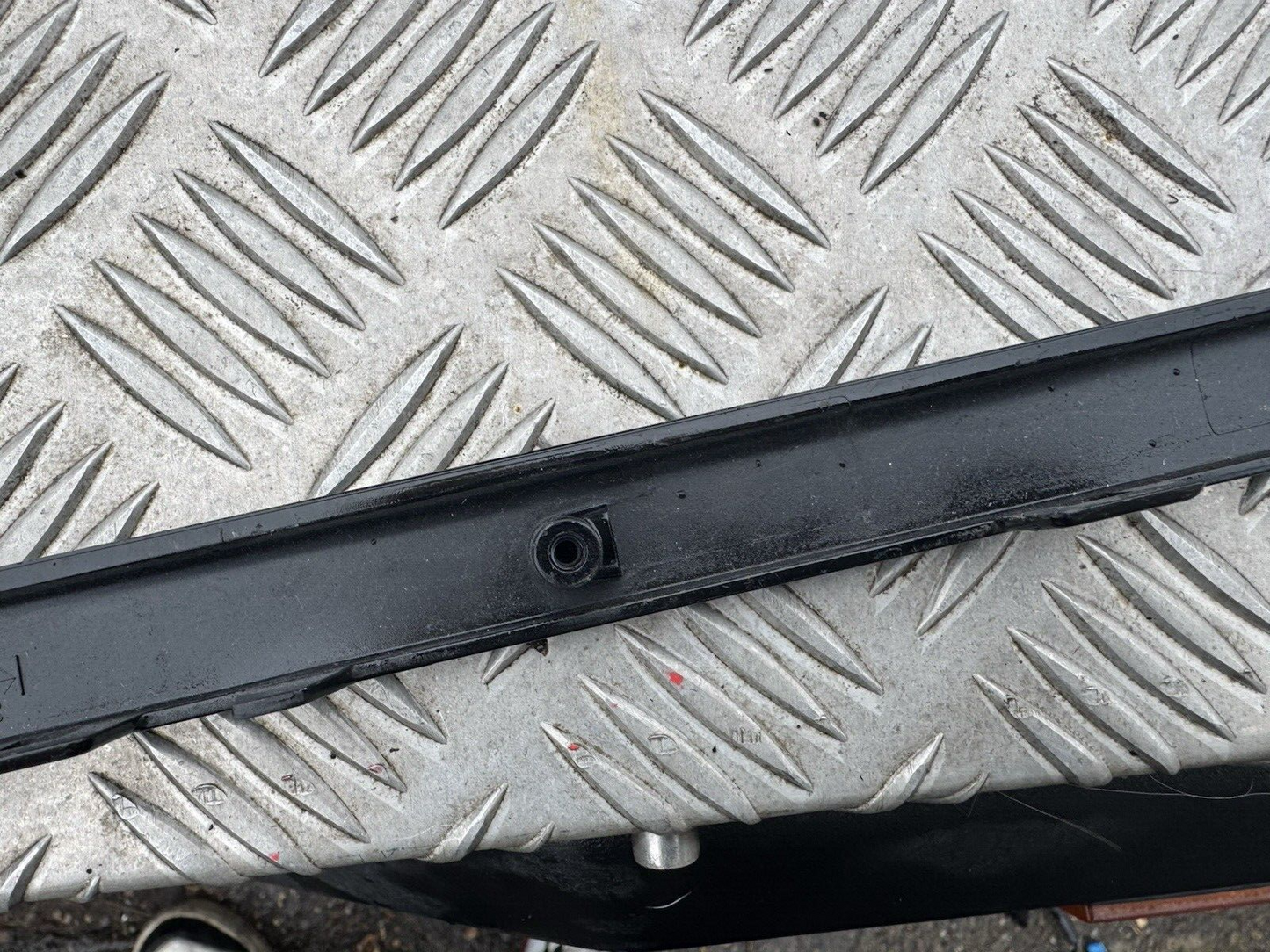 J9D3-17C774 Jaguar OE bumper trim center left jaguar i pace