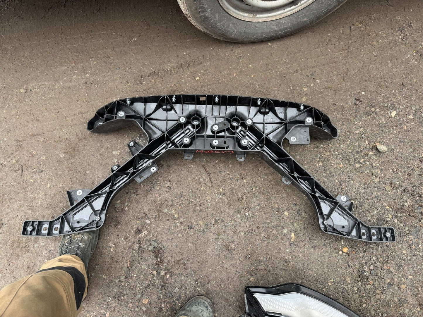 2024 Tesla Model Y 20-2024 Front Bumper Reinforcement Slam Panel 1660012-99-C