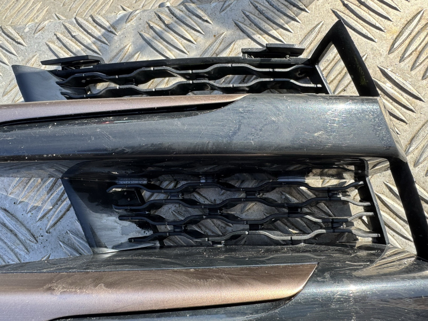 Range Rover Velar Grille Front Left J8A2-17E852-AB genuine J8A217E852AB