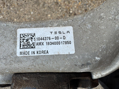 TESLA MODEL 3 Front Right Strut Upper Bracket 1044376-00-D 1044037-00-C 2018