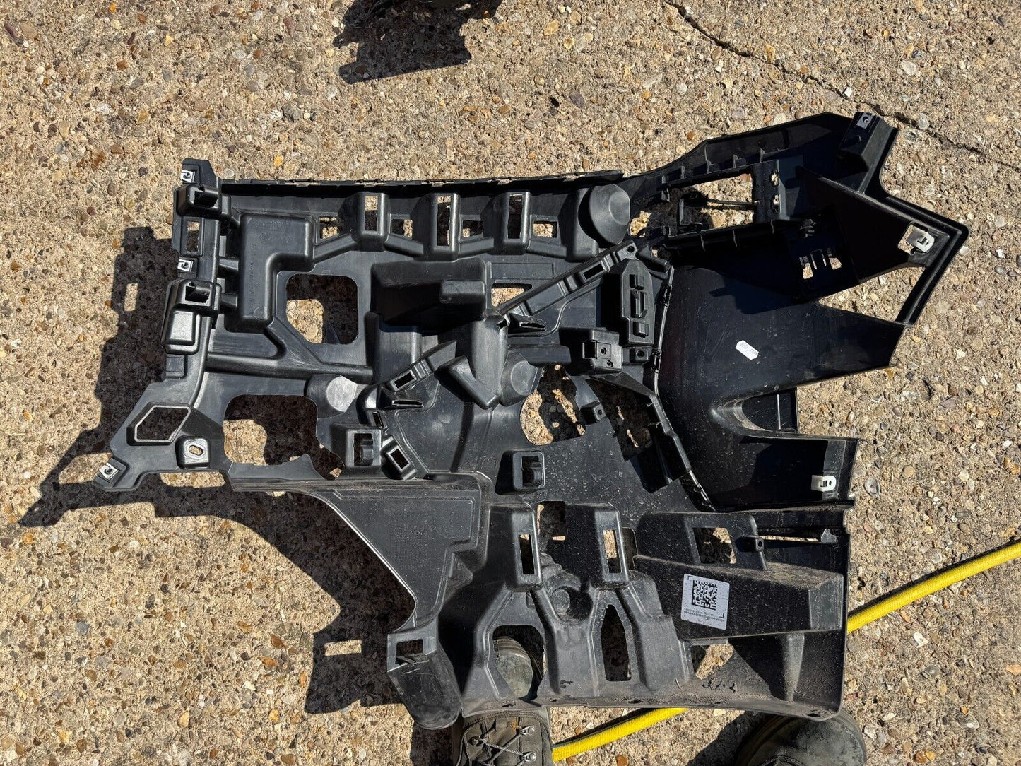 BMW iX 2024 Front bumper mounting bracket 9879666