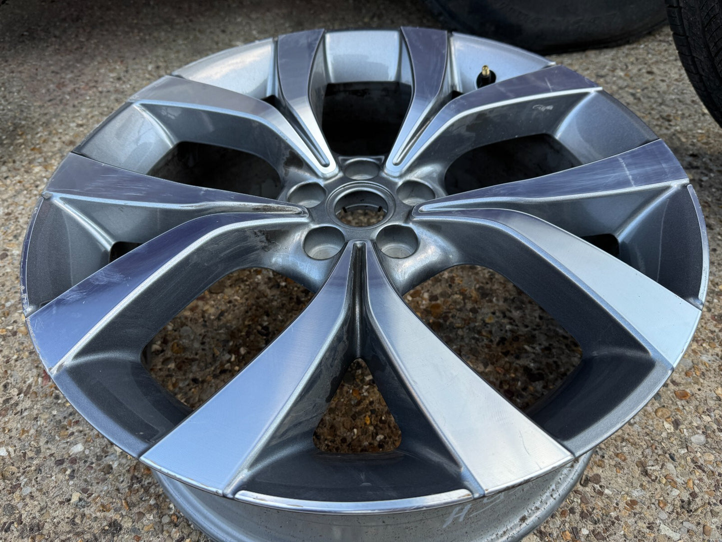 ALY72339U35/72341 Range Rover Evoque Wheel Grey Machined #LR114524