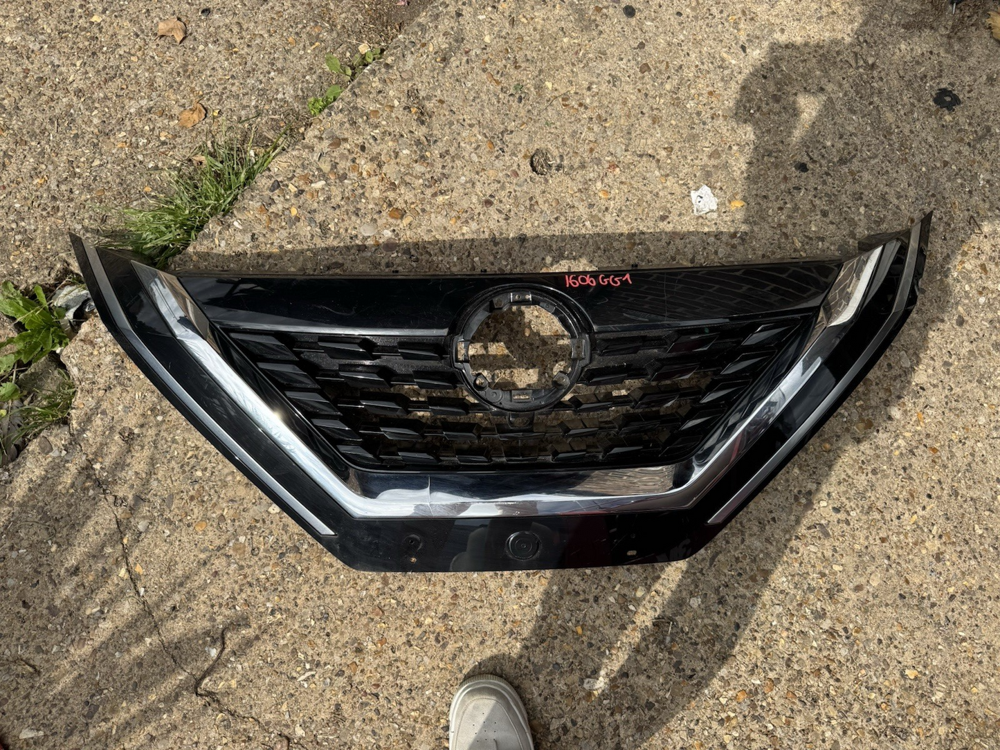 NISSAN QASHQAI Front Grill 2021-2024 | OEM 62310-6UM Used Genuine