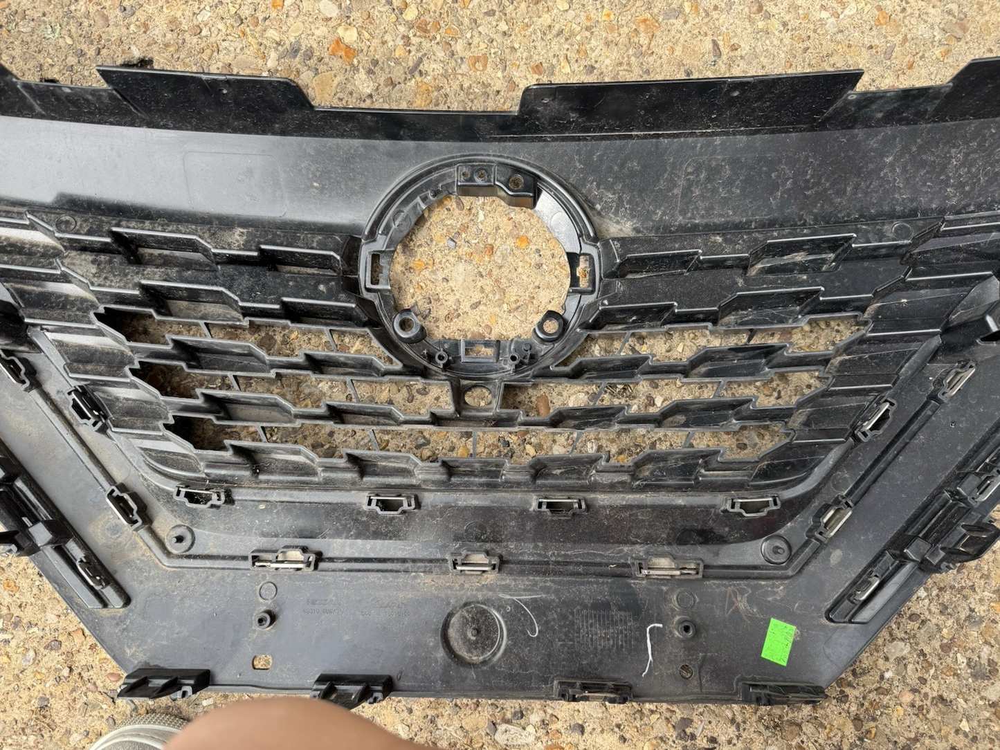 NISSAN QASHQAI Front Grill 2021-2024 | OEM 62310-6UM Used Genuine
