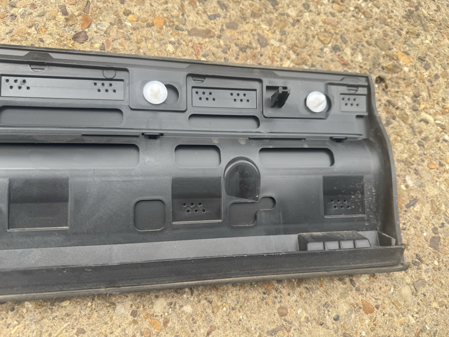 VOLVO XC40 24+ PASSENGER REAR LOWER DOOR MOULDING GENUINE USED 32409186