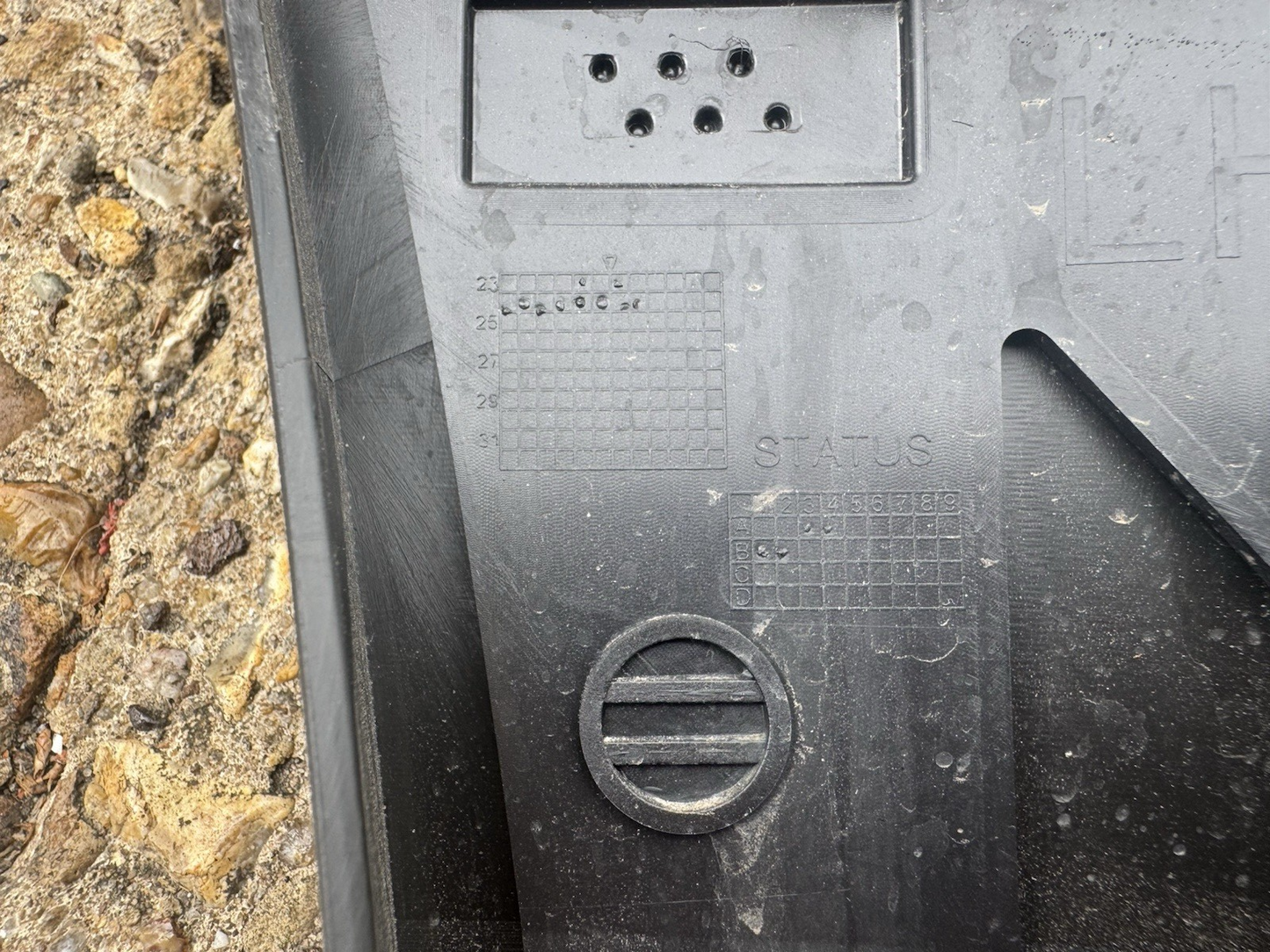 VOLVO XC40 24+ PASSENGER REAR LOWER DOOR MOULDING GENUINE USED 32409186