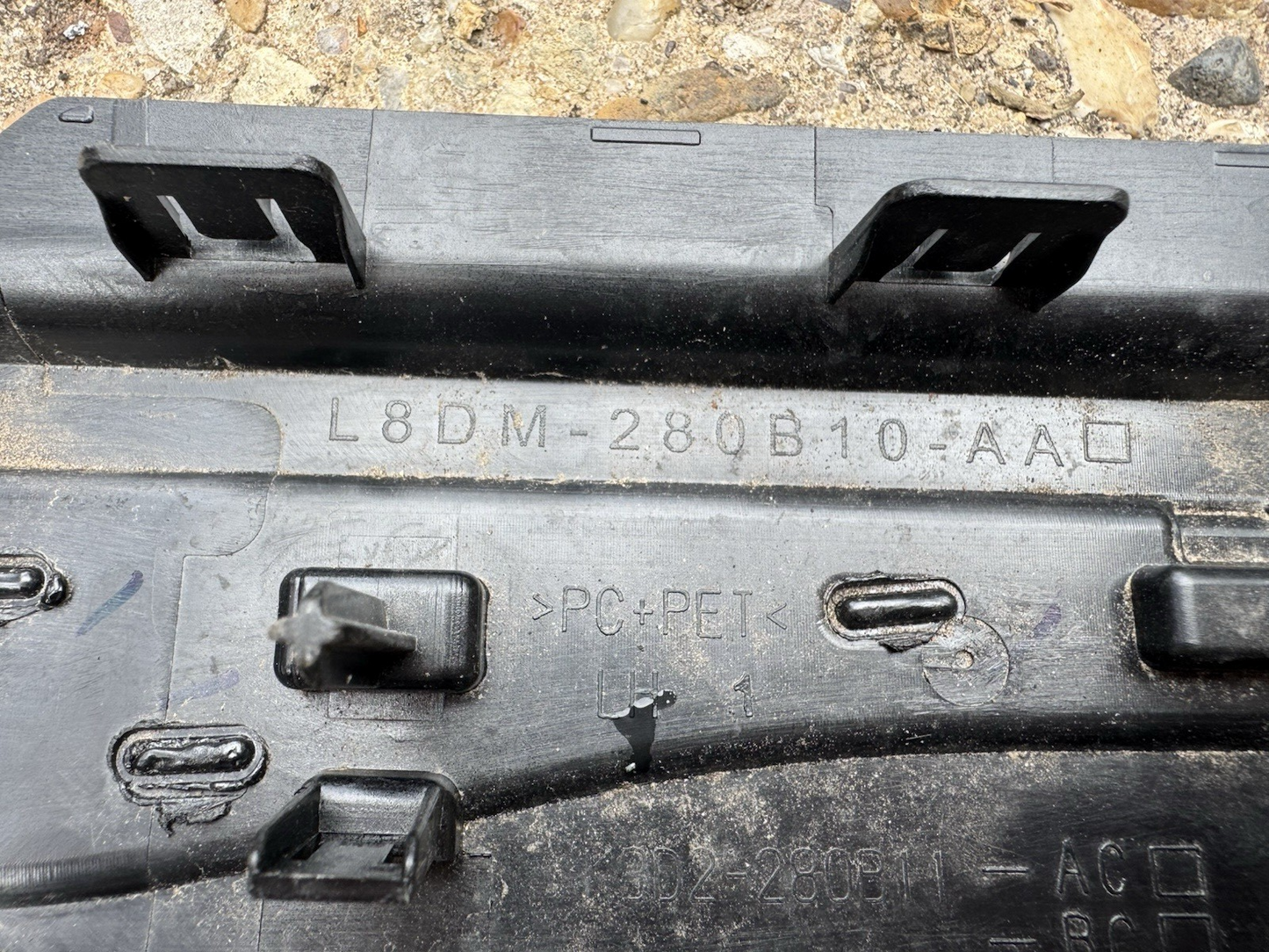 2019 ON L551 RANGE ROVER EVOQUE FRONT WING MOULDING LH PASSENGER L8DM280B10AA