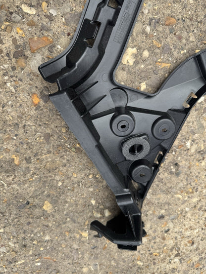 FORD TRANSIT CONNECT (2021) - DRIVER REAR BUMPER CORNER BRACKET DT11-17A881-A