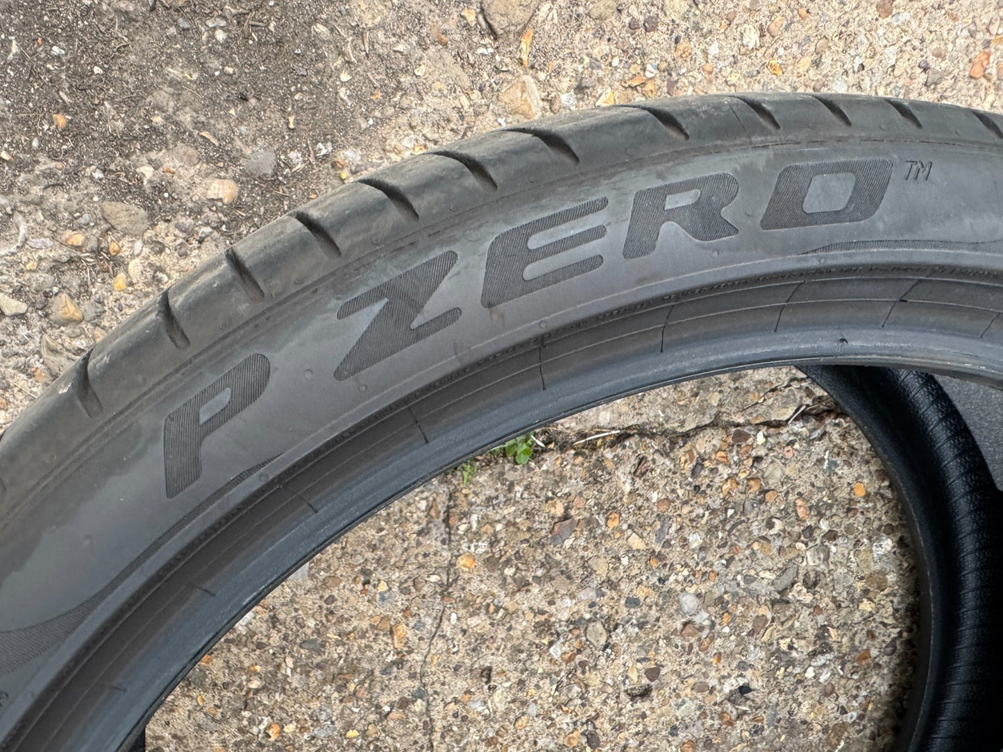 X1 275 35 22 104W PIRELLI P ZERO VOL PNCS 4.8mm Dot-3524