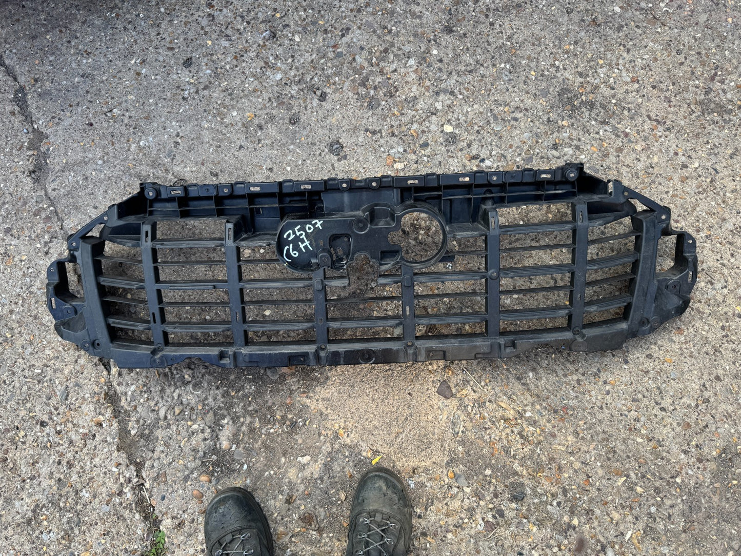 Audi Q7 Front Bumper Grill Support Bracket 2019 ON 4M0807233D Genuine DAMAGED