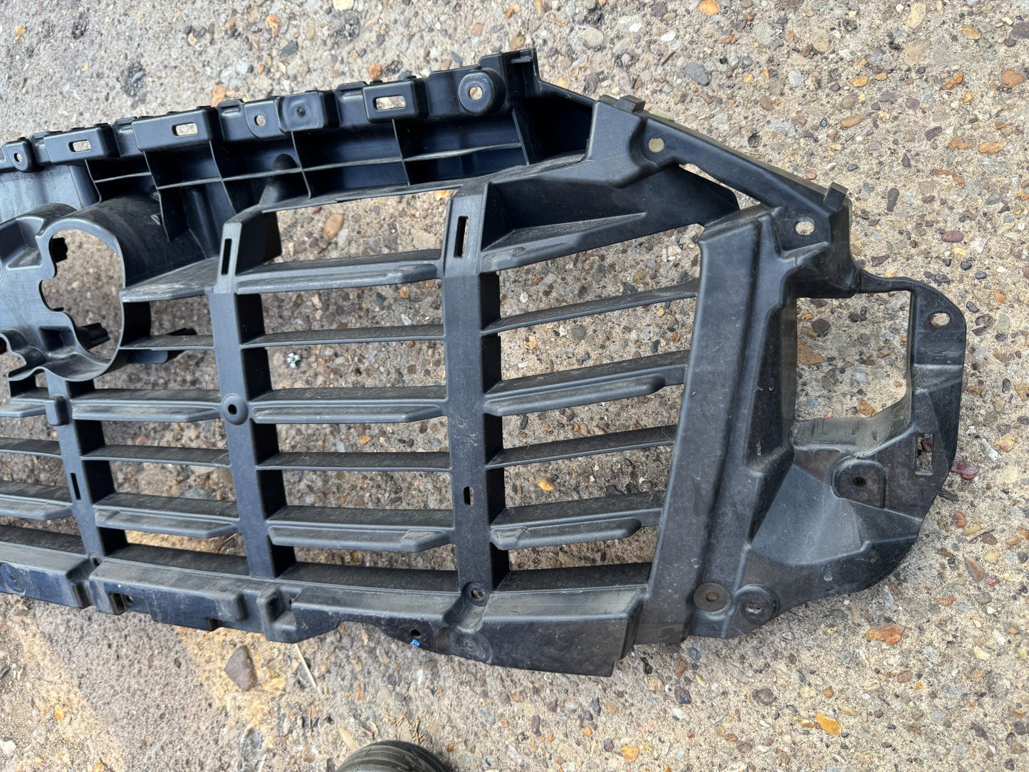 Audi Q7 Front Bumper Grill Support Bracket 2019 ON 4M0807233D Genuine DAMAGED