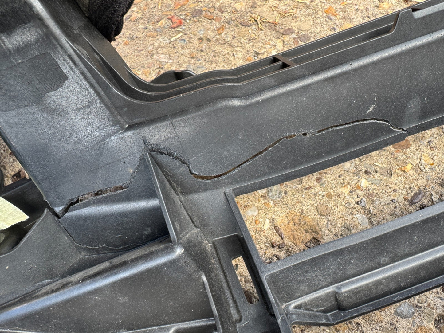 Audi Q7 Front Bumper Grill Support Bracket 2019 ON 4M0807233D Genuine DAMAGED