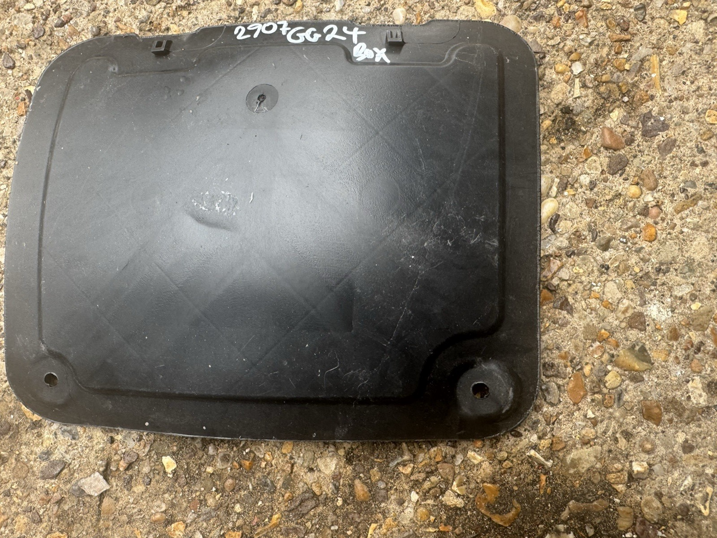 BMW X5 G05 Front Left Oil Cooler Cover  51717424900 7424900  GENUINE