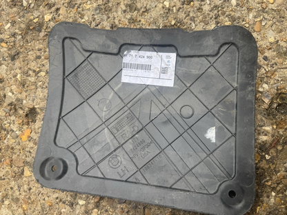 BMW X5 G05 Front Left Oil Cooler Cover  51717424900 7424900  GENUINE