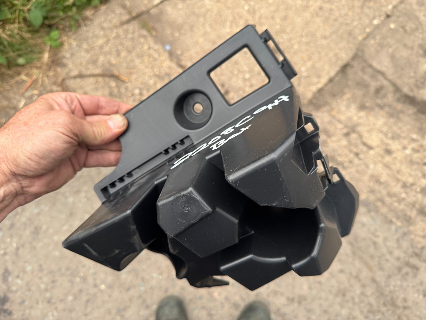 NEW GENUINE Peugeot 3008 MK3 KA, KB, KC Rear Right Bumper Bracket 9839884080