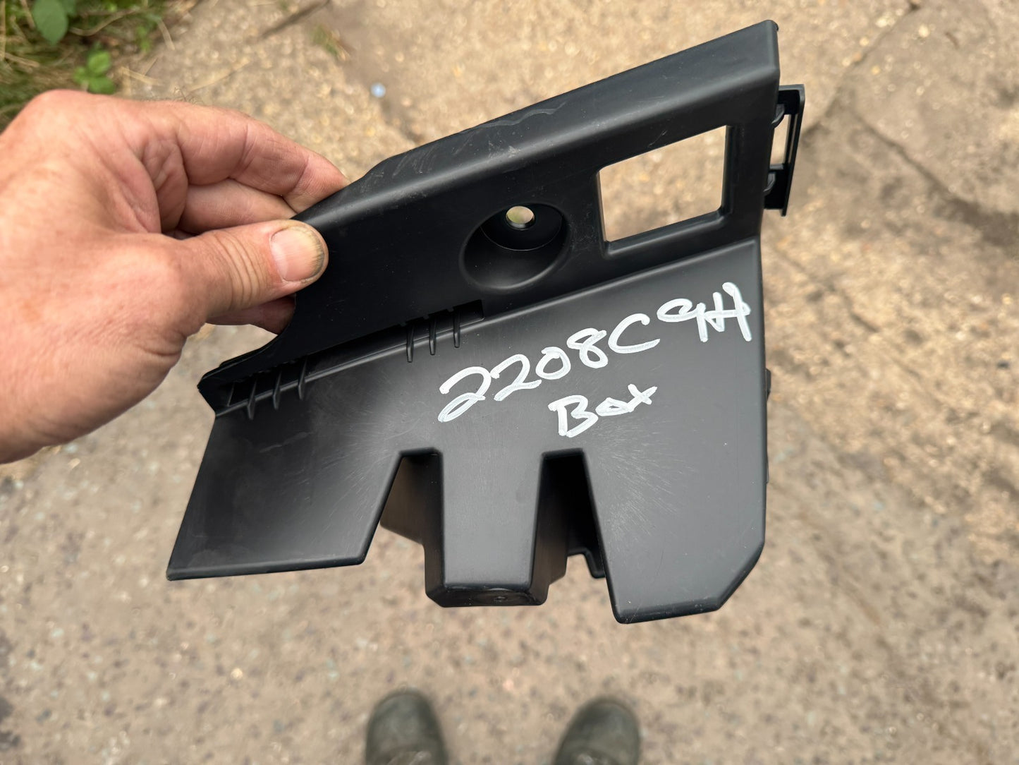 NEW GENUINE Peugeot 3008 MK3 KA, KB, KC Rear Right Bumper Bracket 9839884080