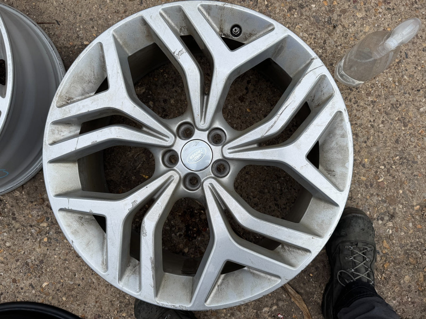 Land Rover Range Rover Velar 21" 8.5J 2017-2024 Alloy Wheel J8A21007KA SCRATCHED