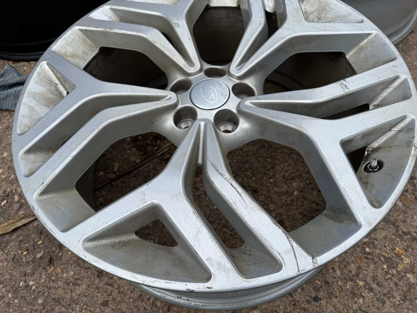 Land Rover Range Rover Velar 21" 8.5J 2017-2024 Alloy Wheel J8A21007KA SCRATCHED