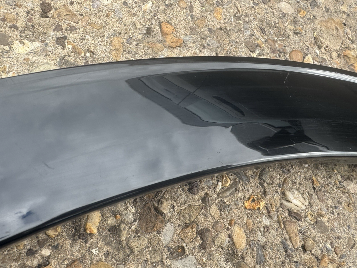 cracked KIA SPORTAGE 2022-2025 FRONT LEFT WHEEL ARCH MOLDING TRIM 87713-R2300