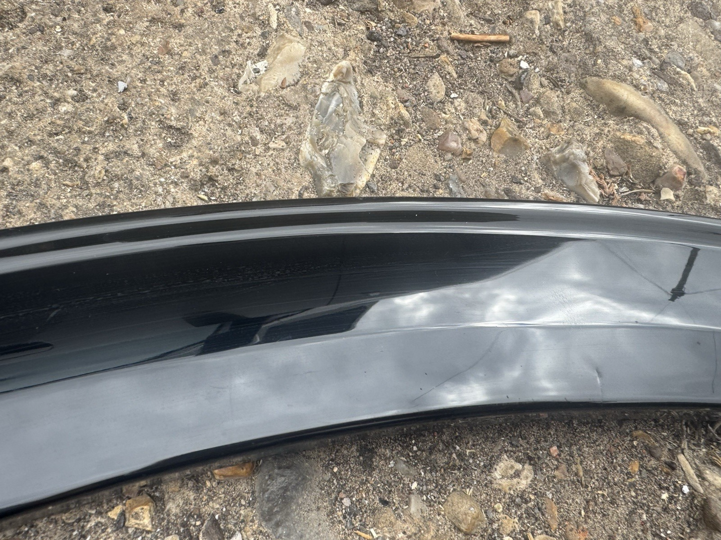 cracked KIA SPORTAGE 2022-2025 FRONT LEFT WHEEL ARCH MOLDING TRIM 87713-R2300